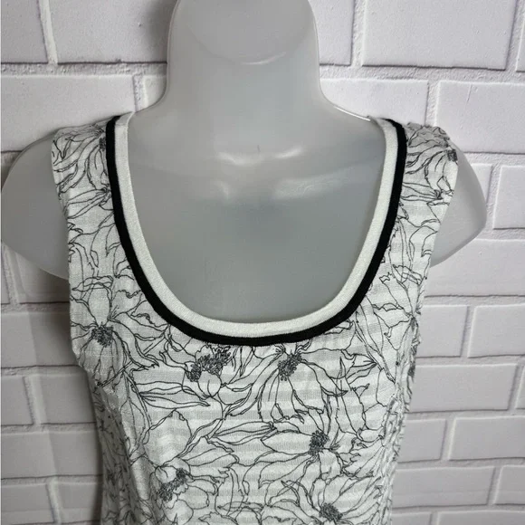 Dana Buchman Black and White 2pcs set floral tank top and Striped Cardigan/MP - Picture 4 of 13